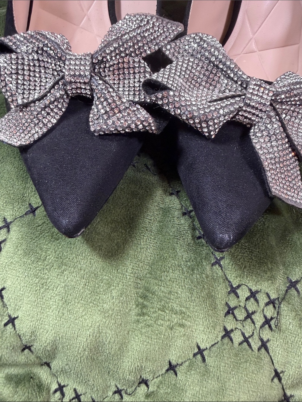 Journee Collection Black Pointed Toe Pumps with Crystal Bow Accent - Picture 6 of 6